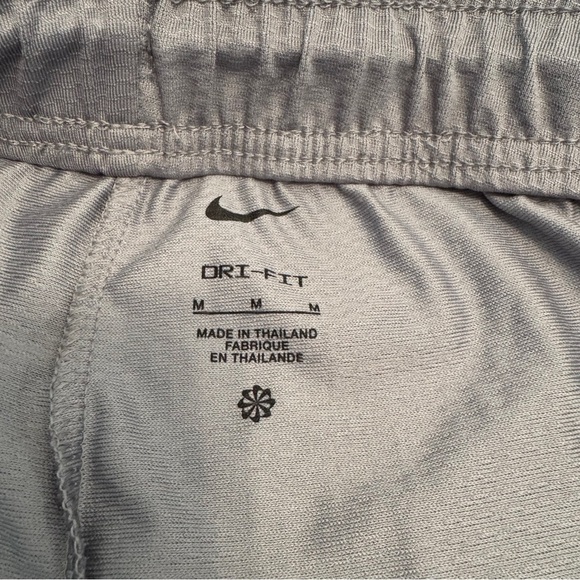 Nike Dri-Fit Grey Joggers with Elastic Waistband and Athletic Cut Size Medium - Picture 10 of 11